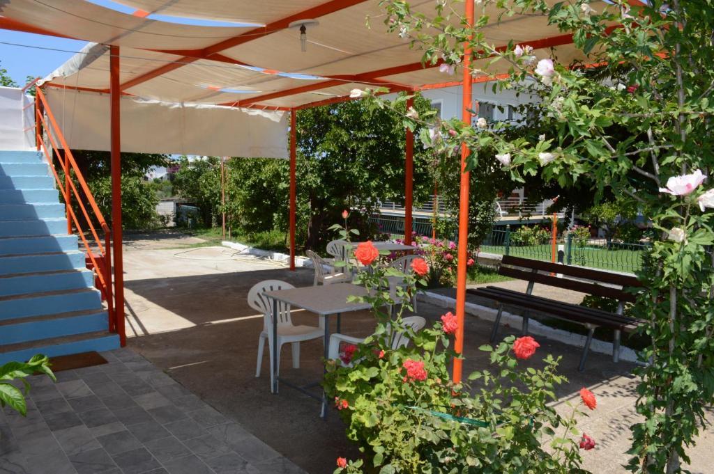 Theodore Apartments Захаро Екстер'єр фото